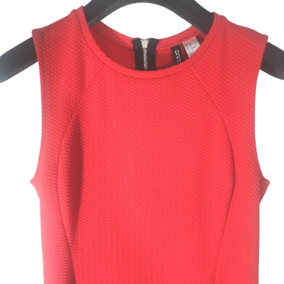 H & M Sleeveless Red Dress. 10 - Picture 2 of 13